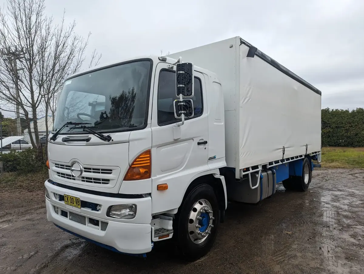 White rigid truck with a pantech body after its branding was removed